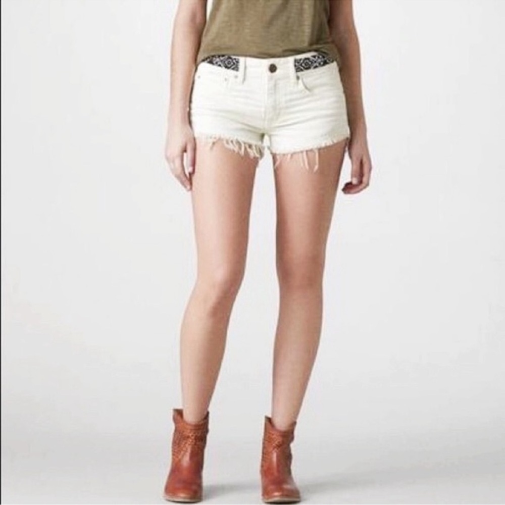 American Eagle Beaded Belt White Jean Stretch Shorts Size 2